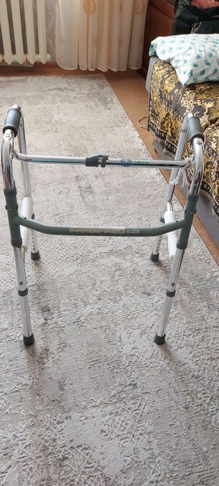 Продам ходунки взрослые, биотуалет б/у чистый