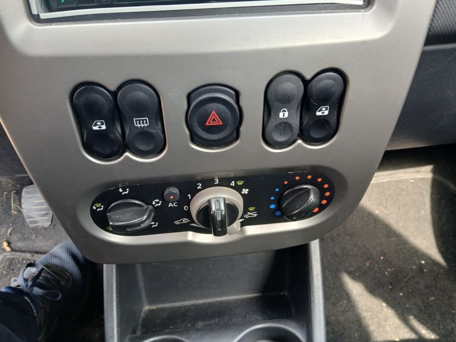 Dacia Sandero stepway 1.6 8 v  benzina  € 5