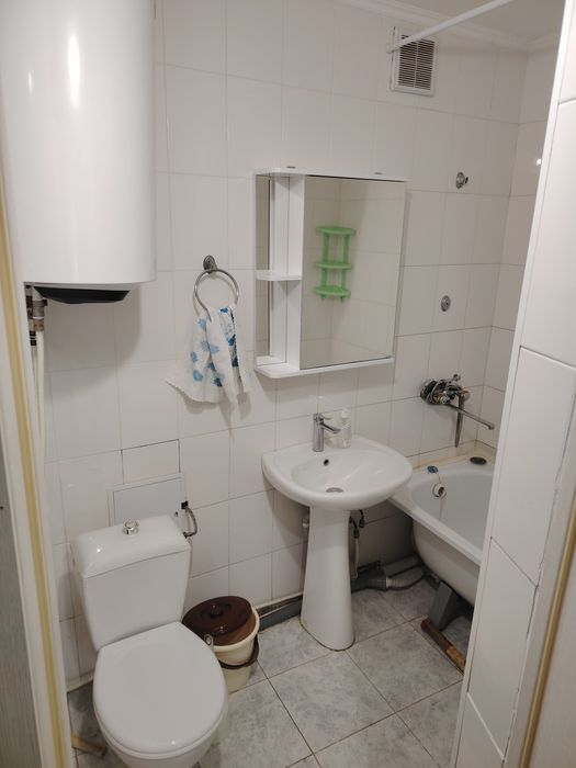 Абая 84.Срочно продам 2 ком кв! Торг