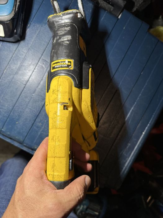 Fierastrau sabie dewalt dcs 367