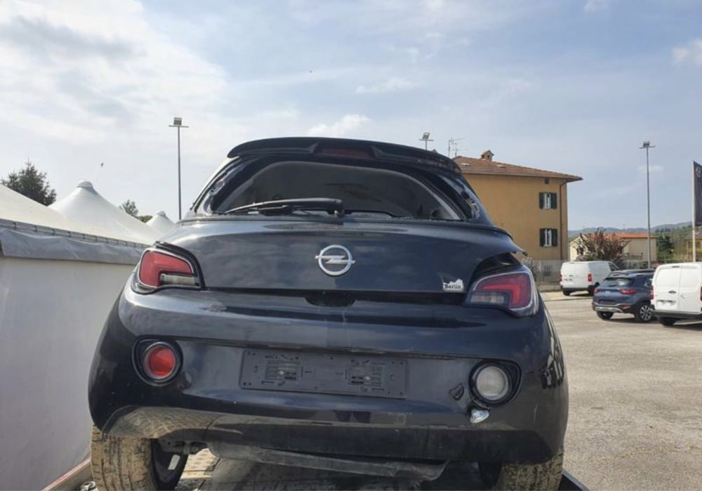 Opel Adam на части