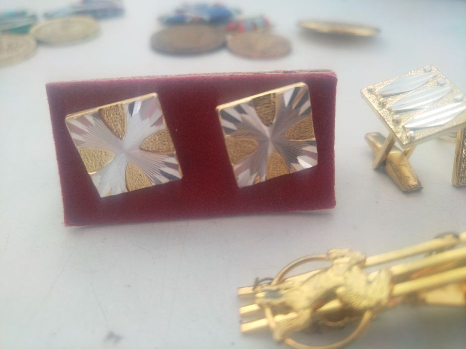 Медали, Ръкавели за риза, игла за вратовръзка