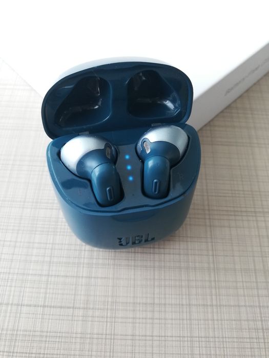Блутут слушалки JBL Tune TWS225