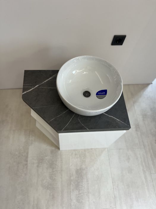 Шкаф за баня с купа