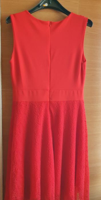 Rochie dantelată fără mâneci