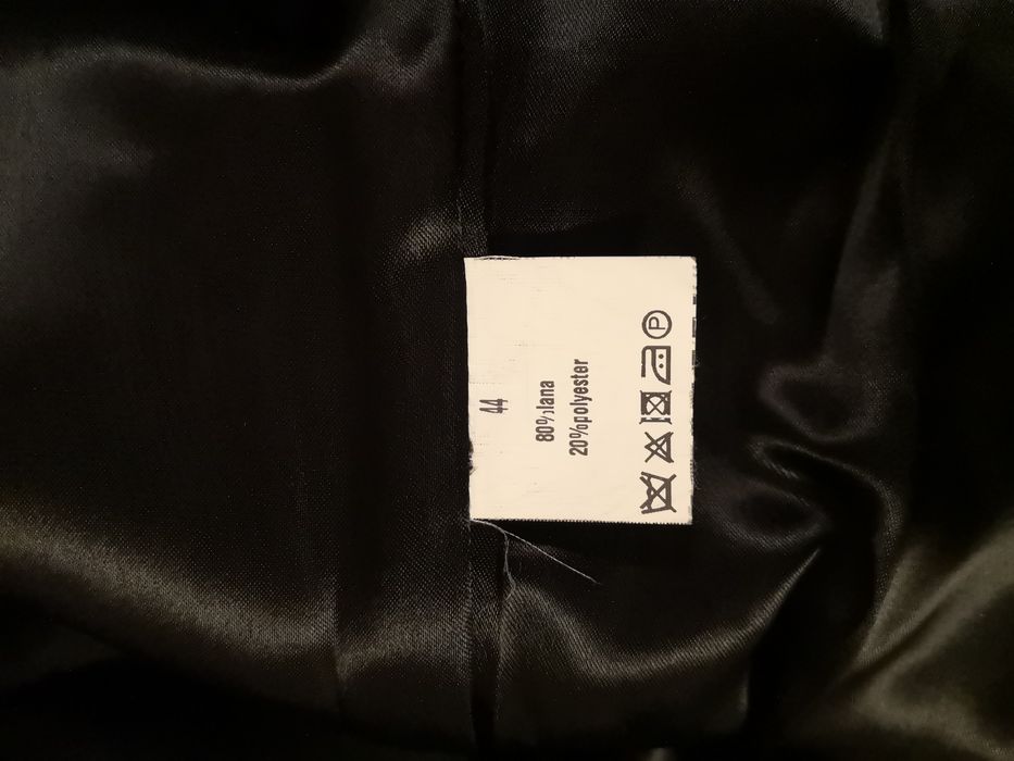 Palton dama negru lână 80%, cambrat, nasturi fata, slit spate, mărime