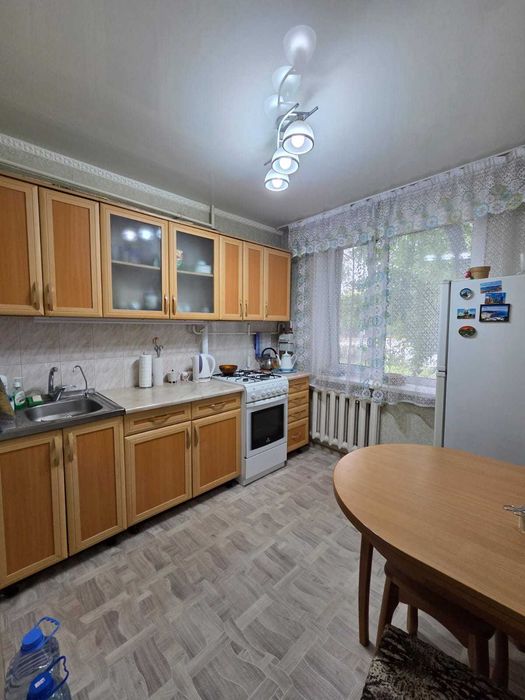 Продается 2х комнатная квартира Новой планирока район 17 школы.