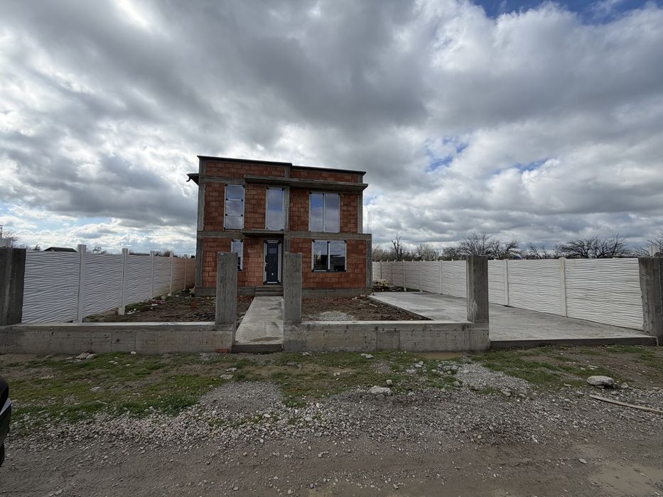 Case de vanzare Slatioara