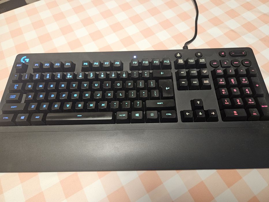Logitech G213 RGB