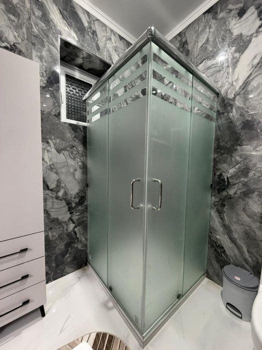 стеклянные душевые перегородки