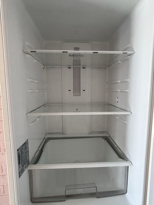 Холодильник LG продается