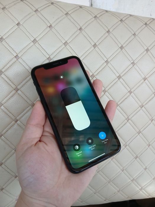 В продаже Айфон Хр.