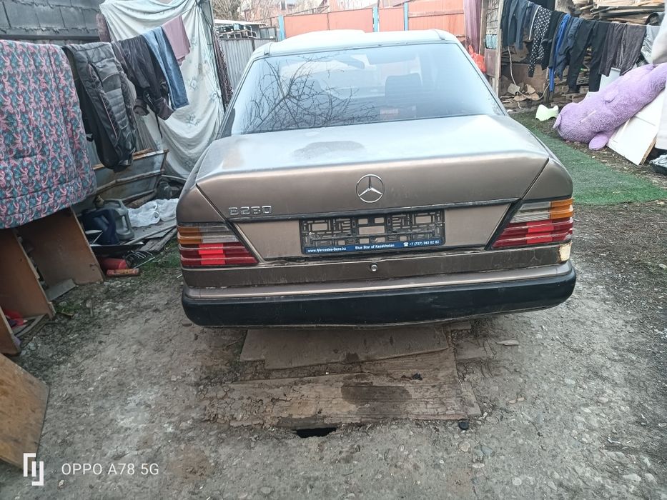 Мерседе Е200 124