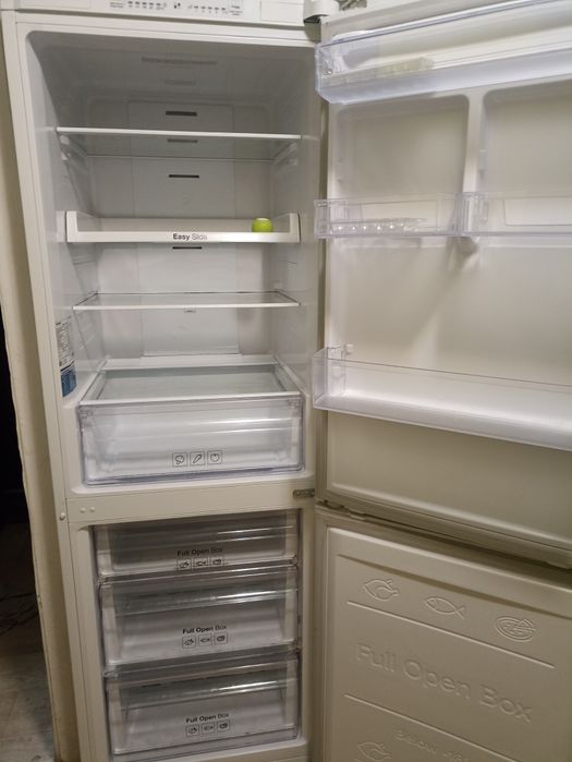 Холодильник Samsung RB30A30N0WW белый