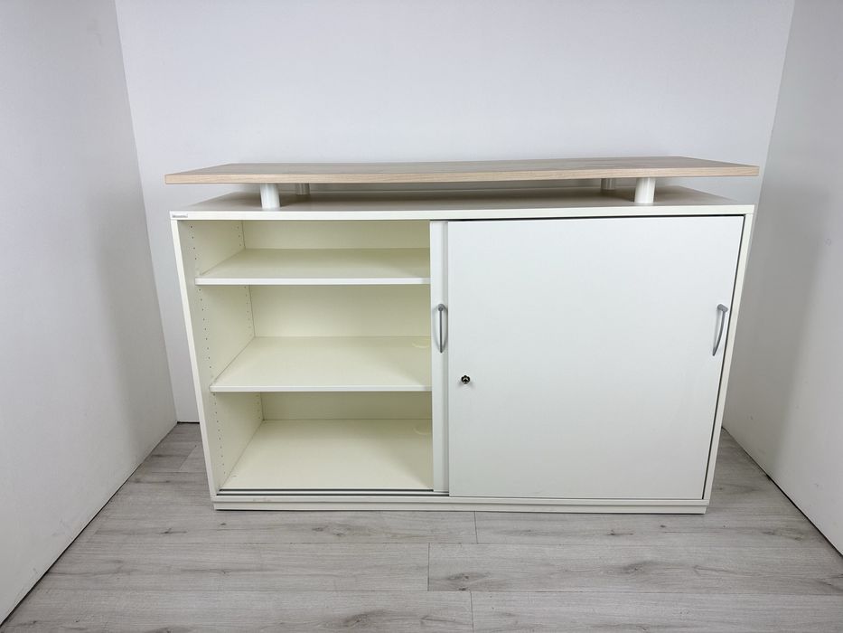 Шкаф / Етажерка с плъзгащи врати подходящ за рецепция офис или архив