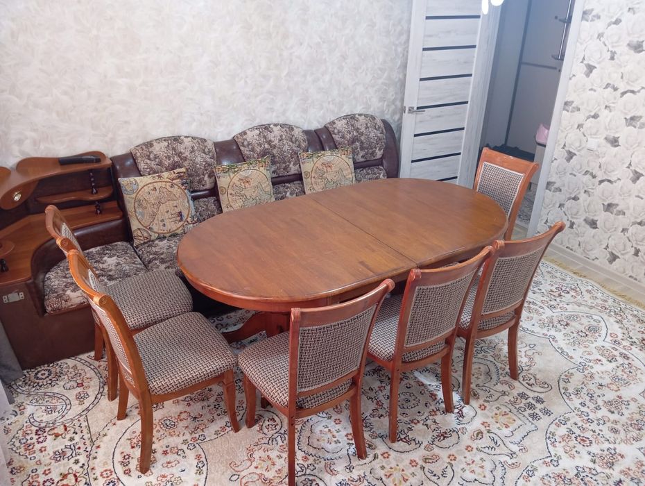 Продам стол и стулья