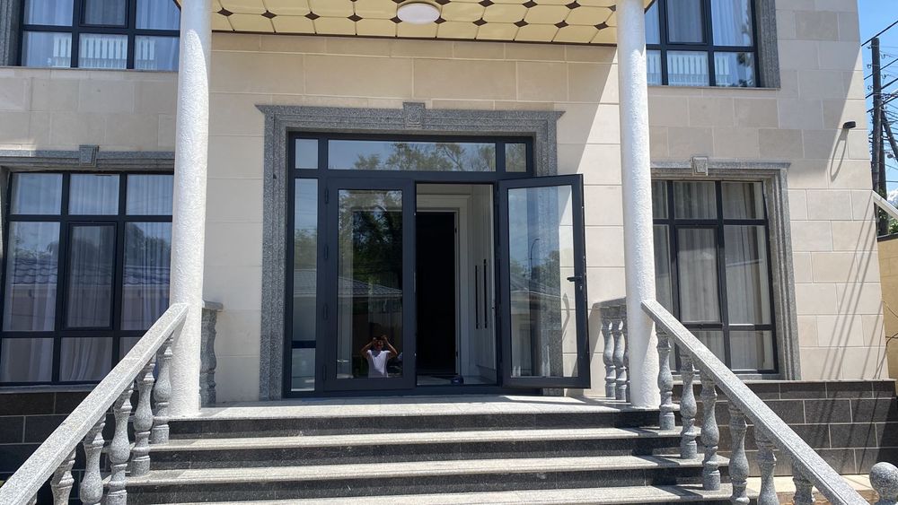 Монтаж травертина и гранита