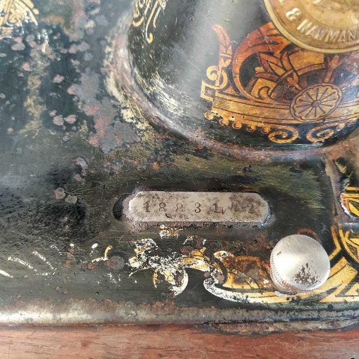 Продавам ретро шевна и пишеща машини, ретро стеги