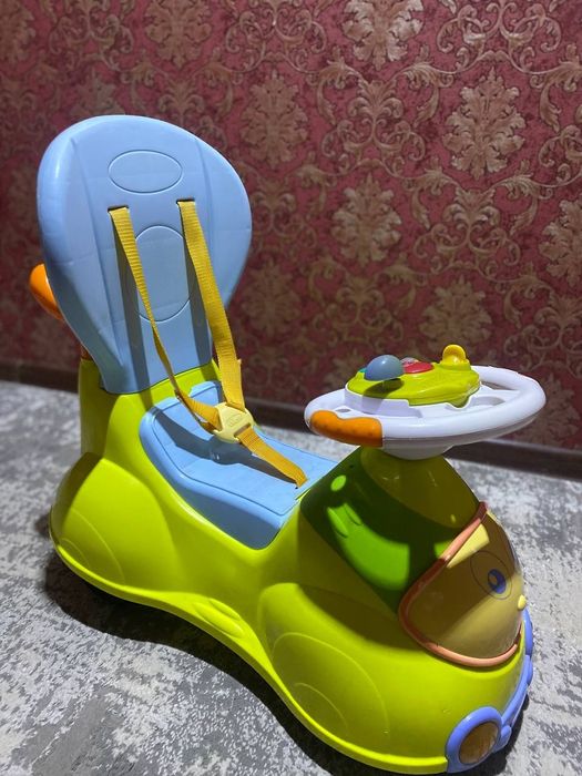 Продаётся брендовая детская машина  chicco музыкальная
