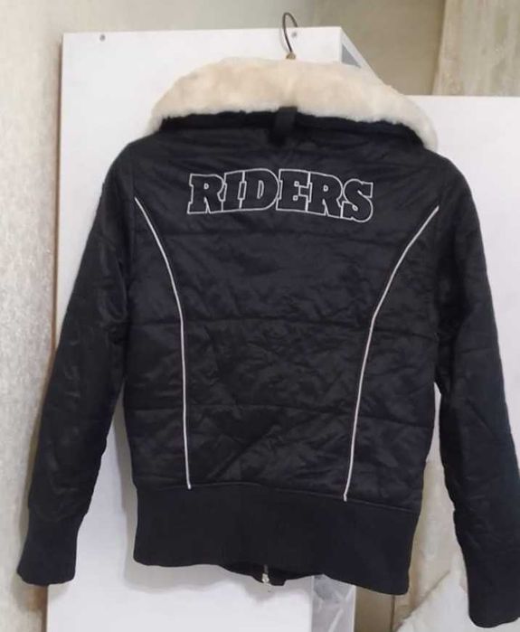 Продам куртку осень весна