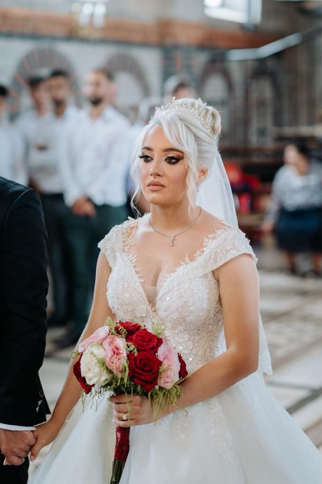 Vand rochie mireasa!