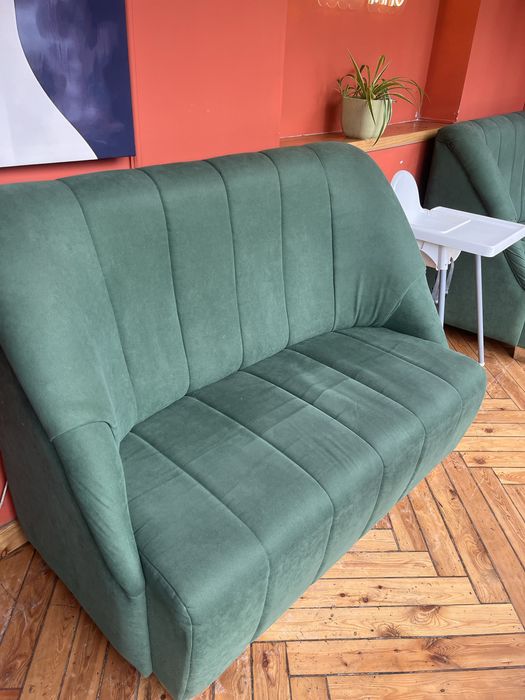 Срочно продам 2 дивана для кафе