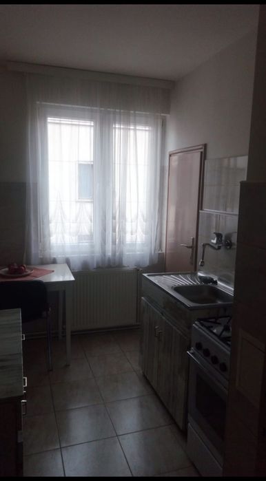 Închiriez apartament 2 camere ,decomandat,ultracentral, lângă Primărie