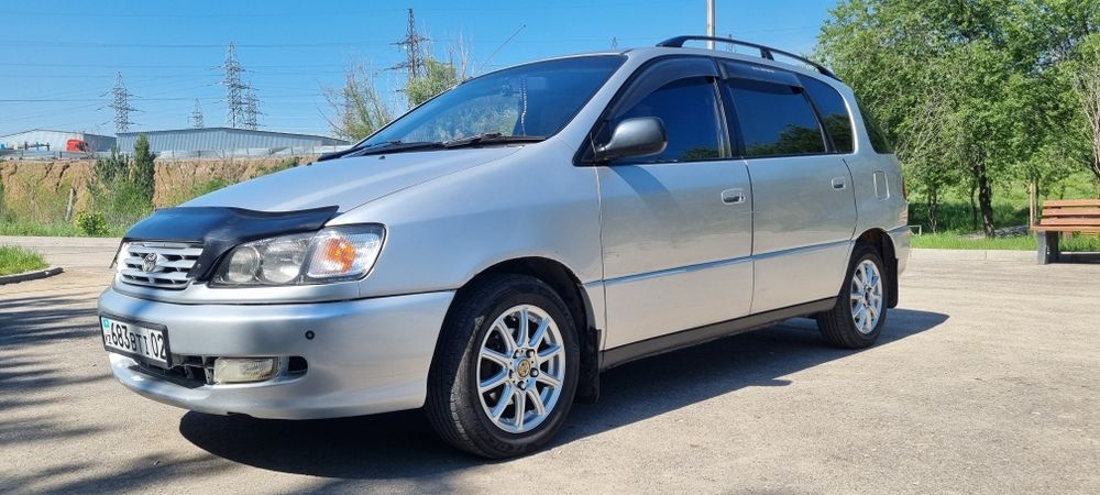 Toyota Ipsum минивэн