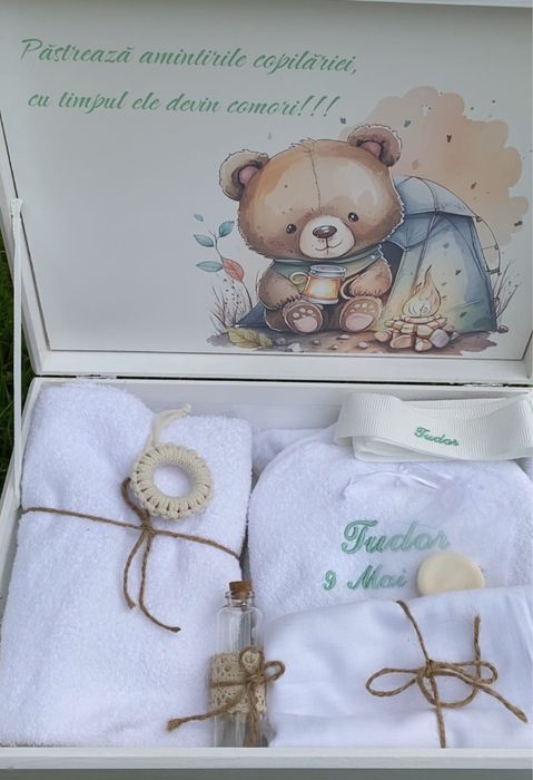 Trusou de botez, personalizat, in cufar din lemn + lumanare botez
