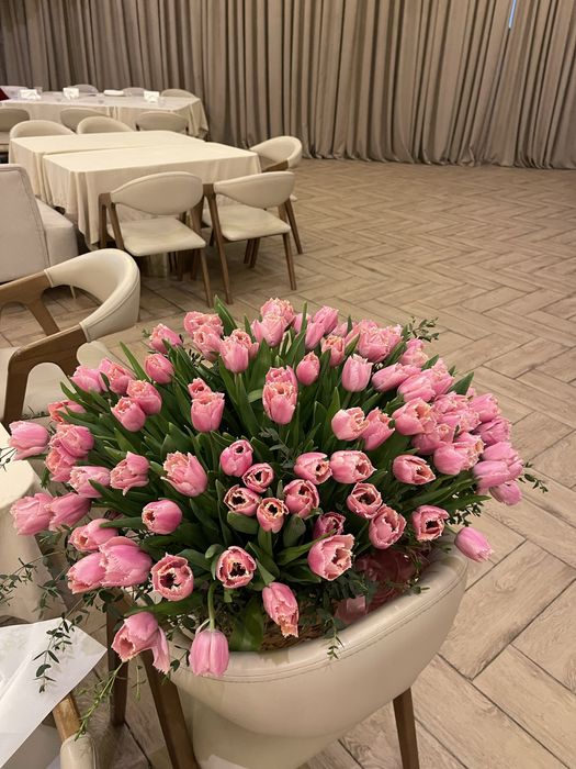 Свежий букет из 201 тюльпан