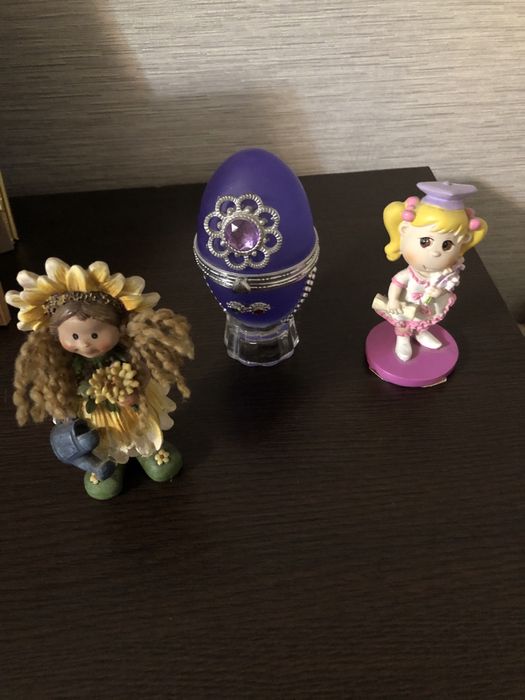 Статуэтки в лиличном состояние