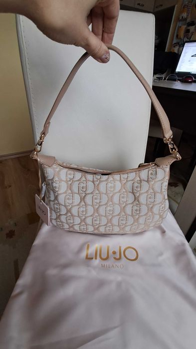 ЧИСТО Нова !!  Liu JO