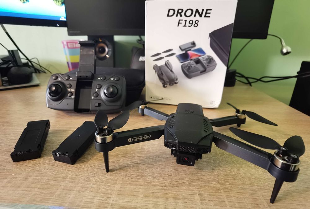 Дрон F198 с безчеткови мотори + 2 батерии