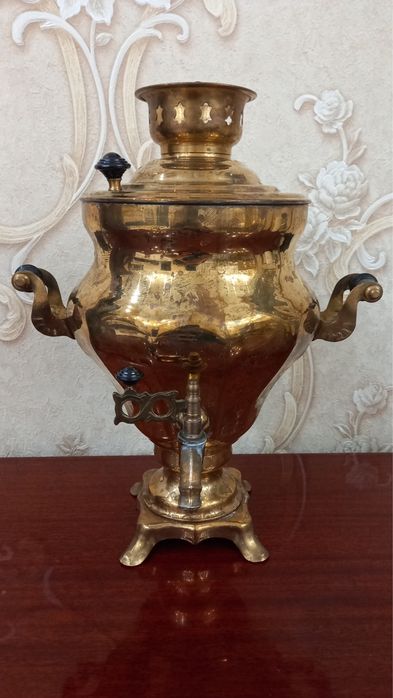 Индийская декоративная ваза из латуни (павлин)-500000 сум.