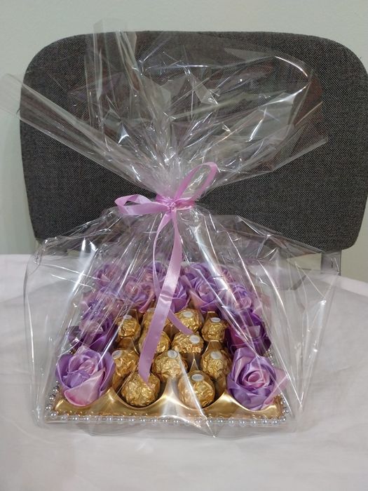 Aranjamente din satin și bomboane Ferrero Roche