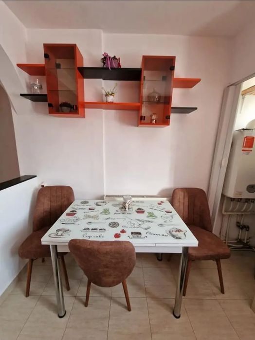 Închiriez apartament 3 camere!