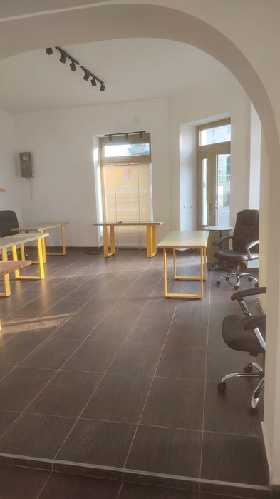 Închiriez spațiu comercial 80m2  central Muzeul Oradea