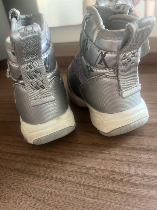 детский            қыз      балаға     етік.        сатылады.        .