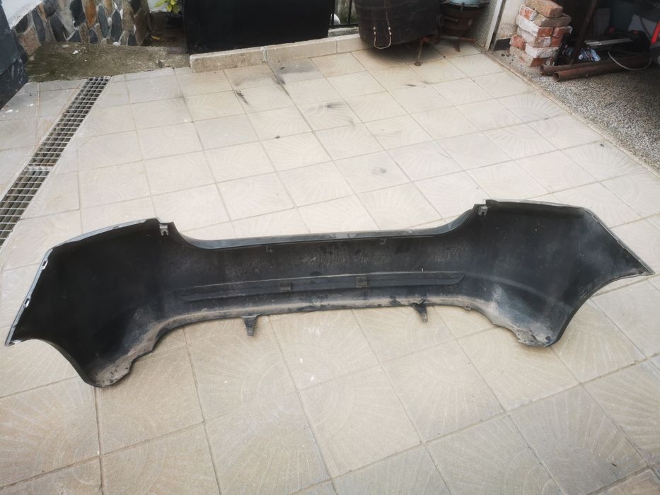 Задна броня Тойота Корола 2004г