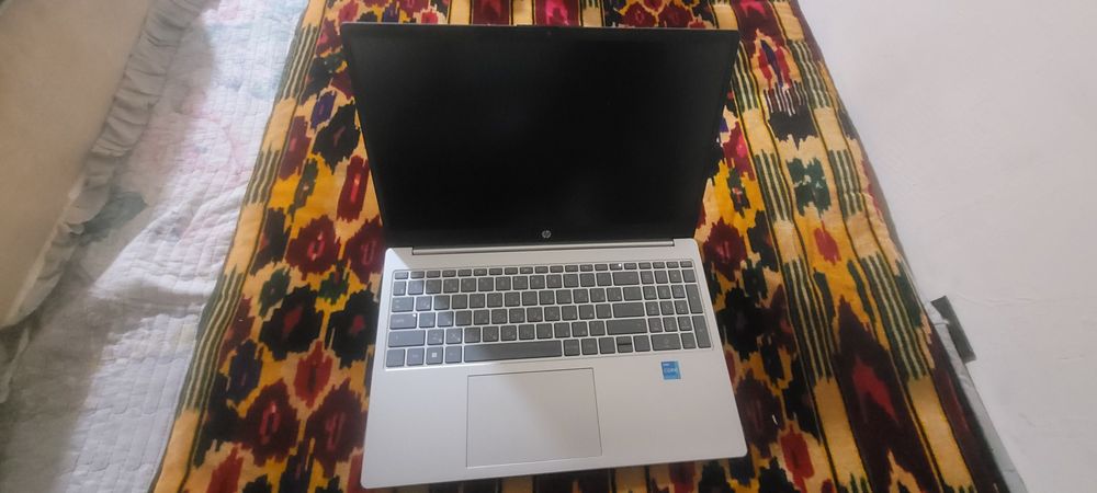 HP Noutbuk sotiladi Intel Core i3 Windows 11