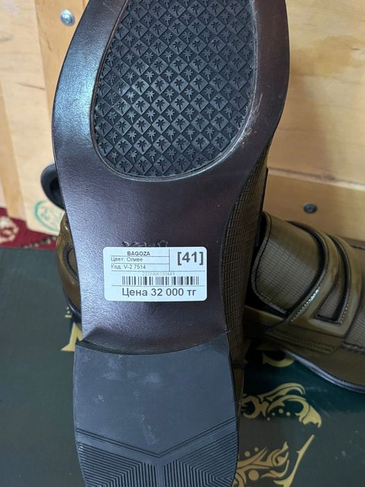 2 штука Брендовый очень хорошие туфли.