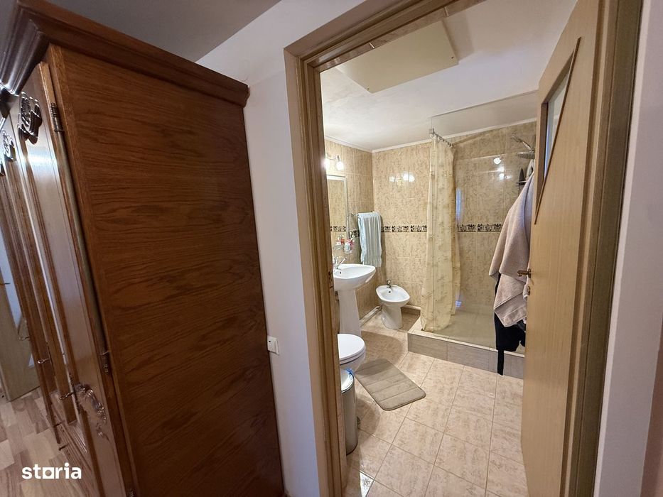 Casă P+1, 160 mp, teren 1.700 mp, complet mobilată, foișor și garaj