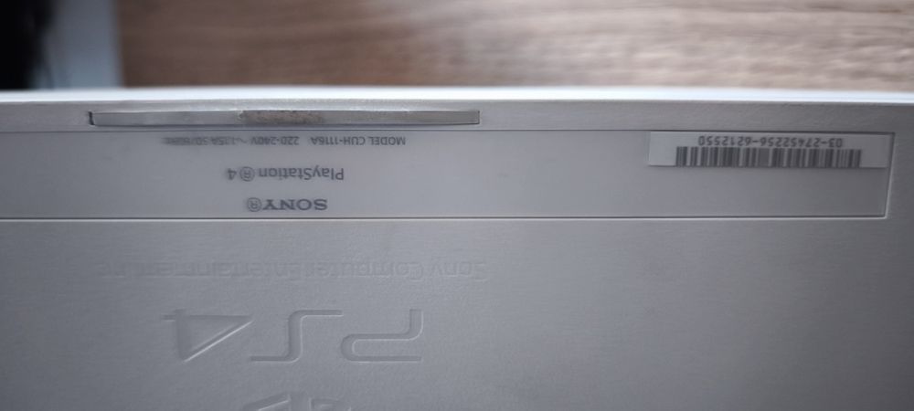 Playstation 4 Slim 2TB + 2 джойстика