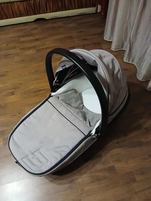 Carucior, Chicco Activ3, gri, 3 roti, cadru din aluminiu, greutate maxima 22kg