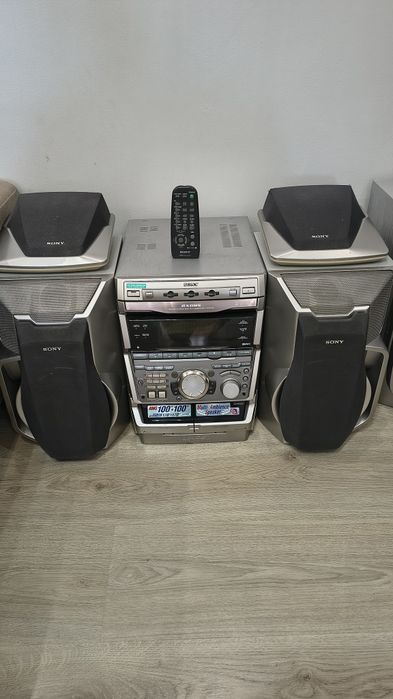 Sony RXD8S с оригинални те си Тонколони