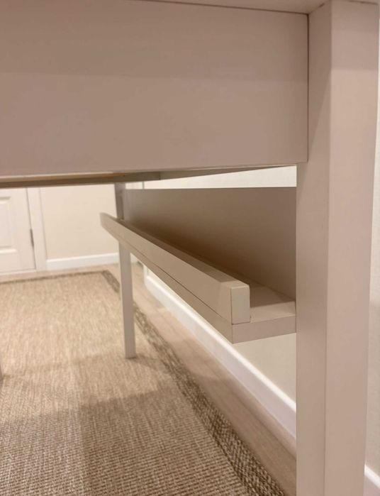 Письменный белый стол!