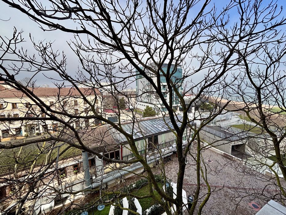 Garsoniera decomandata ultracentral Irish Pub / plaja Modern