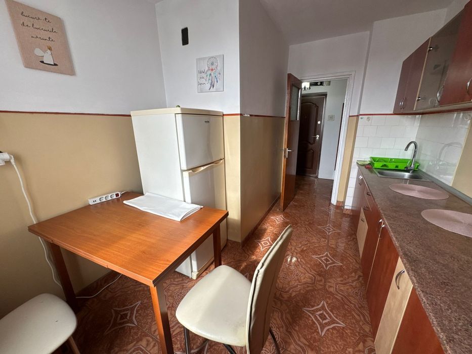 Închiriez apartament