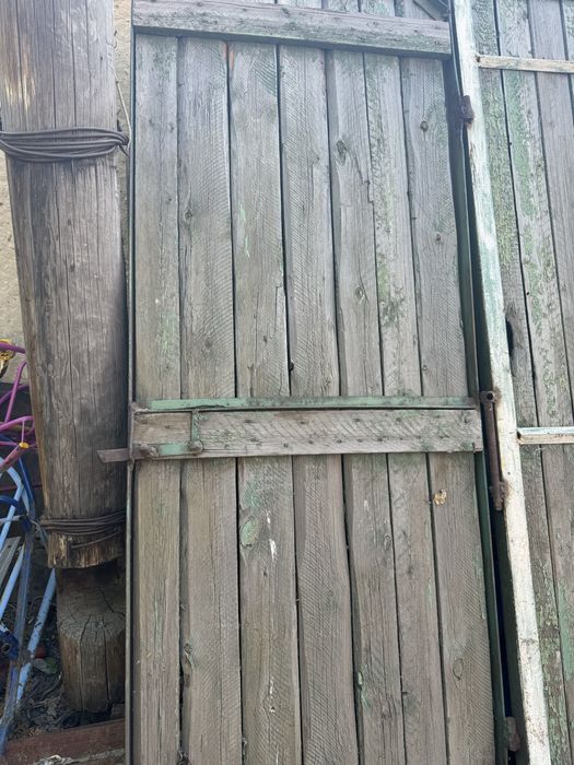 Продам ворота с мощным каркасом и столбами