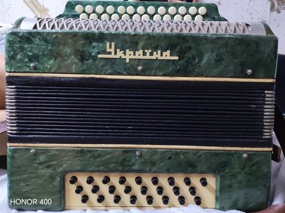 Продам гармонь"Украина"
